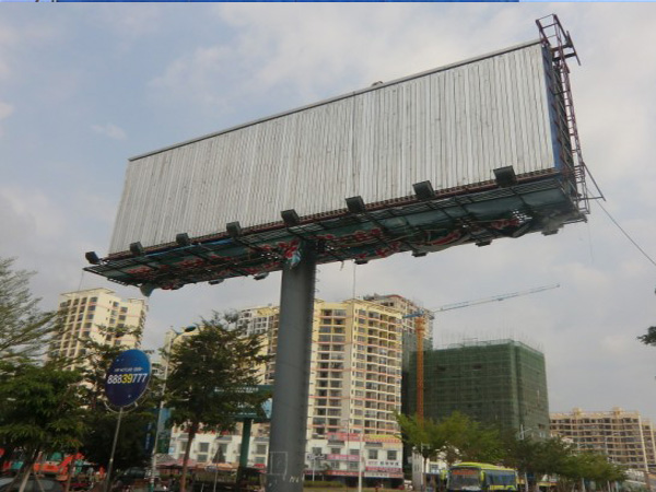 高炮三面翻廣告牌